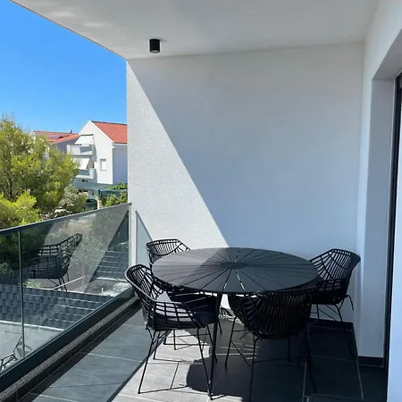 Lara Apartment *